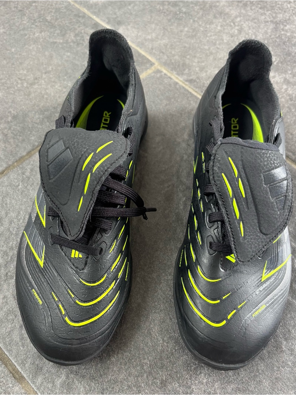 Adidas Predator Youth Size 5.5 Turf Neon Green Soccer shoes.  Worn once.